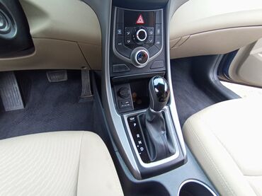 Hyundai: Hyundai Elantra: 1.8 l | 2015 il Sedan — 6