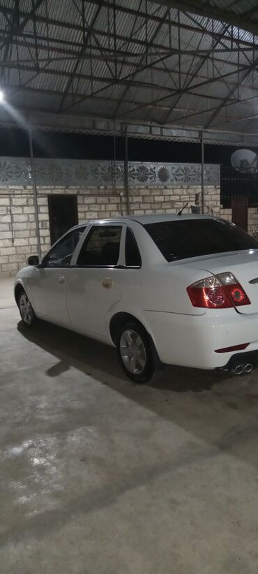 maşın satsi: LIFAN Breez (520): 0.6 l | 2008 il 1235 km Sedan