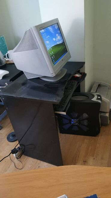 komputer stolu satilir: Yaxşı, tam işlək vəziyyətdə kompüter dəsti. Monitor, keys, klaviatura