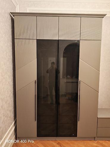 антресоль: Mebel: Üç qapılı paltar dolabı, üst modul ilə Dizayn: Müasir, açıq — 1