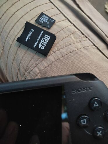 PSP (Sony PlayStation Portable): ČIPOVAN SONY PSP® je prenosna konzola za igranje koja nudi širok — 7