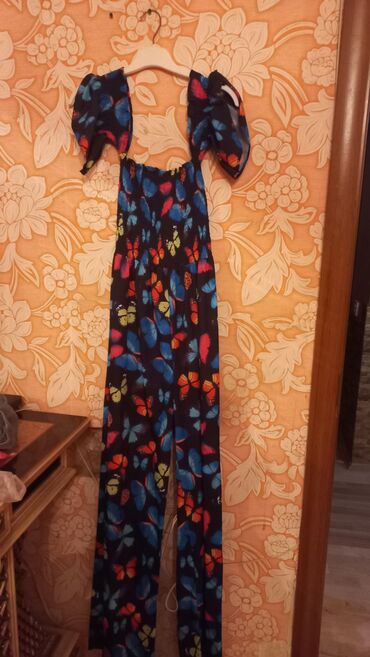 Gündəlik donlar: Qadın geyim dəsti – 4 fərqli model 1) Qırmızı paltar (etikə brendi) - — 4