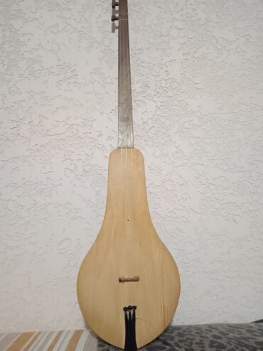 стилофон бишкек: Струнный народный инструмент (вероятно, разновидность лютни/домры