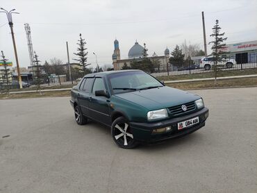 Volkswagen: Volkswagen Vento: 1995 г., 1.8 л, Механика, Бензин, Седан