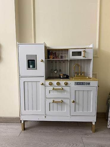 Детская игровая кухня из дерева (бело‑золотая)Состоянии идеальное, не