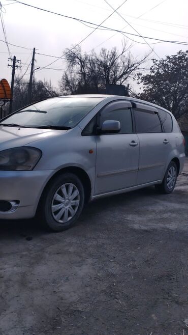 Toyota: Toyota Ipsum: 2001 г., 2.4 л, Автомат, Бензин, Минивэн