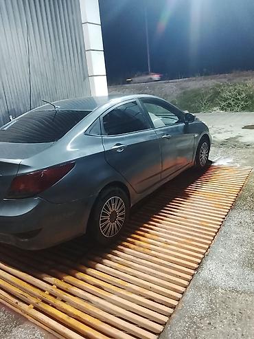 Унаа сатуу: Hyundai Solaris: 2013 г., Кол менен иштөөчү, Бензин, Седан — 3