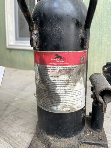 Строительное оборудование: Гидравлический домкрат бутылочного типа Horse Power - Тип