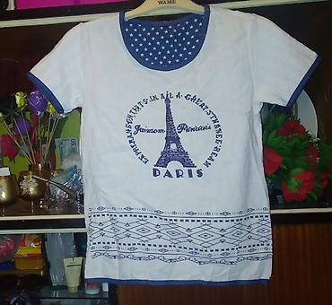 Dəstlər, kostyumlar: Qadın üst geyimləri dəsti Məhsul təsviri: - Ağ qısaqollu T‑shirt: Ön — 1