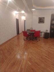 Uzunmüddətli kirayə mənzillər: Şəhərin mərkəzində 3otaqlı mənzil icarəyə verilir.İşığı suyu — 3