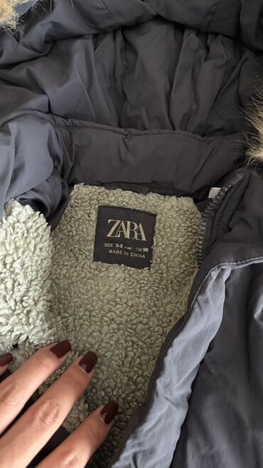 шапки новые зимние: Детская зимняя куртка ZARA - Размер: 2–3 years (рост 98 см) — указано