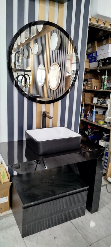 Müasir vann otağı üçün lavabo dəsti - Dizayn: Qara parlaq konsol