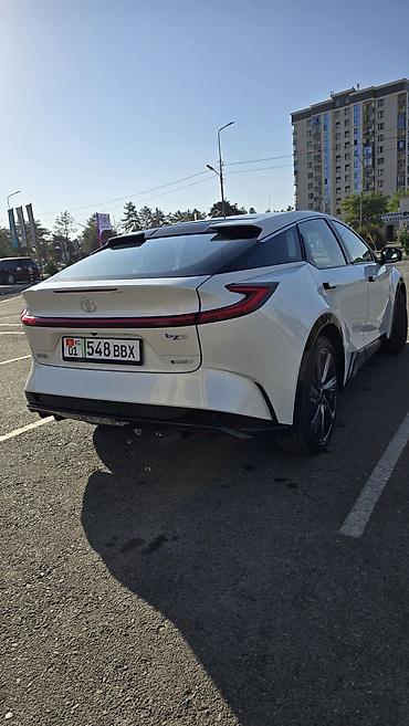 byd e3: Toyota bZ5: 2026 г., Электромобиль, Лифтбек — 4