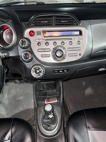 Honda: Honda Jazz: 2010 г., 1.3 л, Механика, Бензин, Хэтчбэк — 23