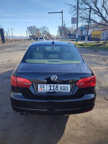 бишкек авторынок: Volkswagen Jetta: 2011 г., 2.5 л, Механика, Бензин, Седан — 2