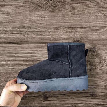 Čizme: UGG KIDS 🎀

Vel.: 25 do 36
Cena: 3700 din 🎀 
🤍 — 8