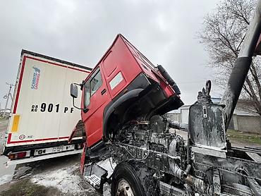 Другой строительный транспорт: Самосвал HOWO (CNHTC), красный, колесная формула 6x4. Основные — 9