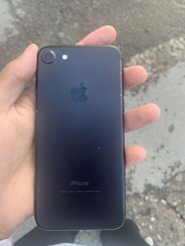 Apple iPhone: IPhone 7, Б/у, 32 ГБ, Черный, Зарядное устройство, Защитное стекло, Чехол, 100 %