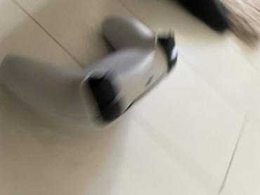 oyun səkilləri: Sony PlayStation 5 DualSense naqilsiz oyun pultu – ağ/qara rəng — 4