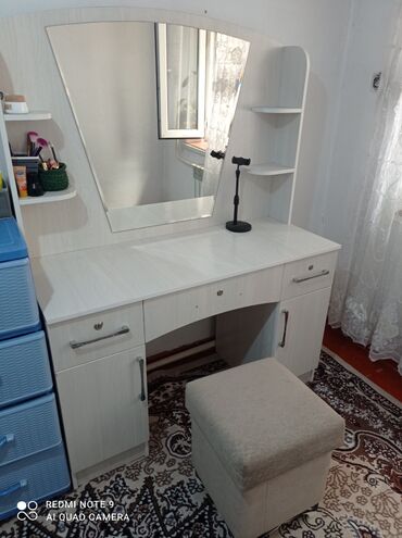 двухъярусная кровать и письменный стол: Дамский столик 12000с