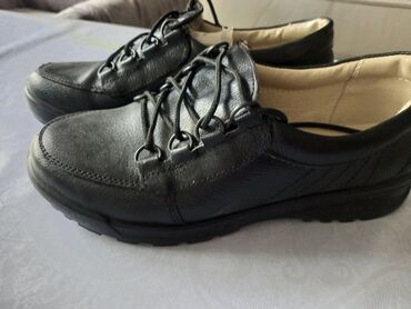 женские туфли с перфорацией: Туфли 37, цвет - Черный
