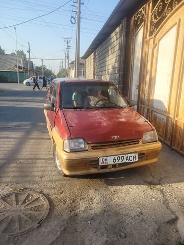 тико автомобиль: Хэтчбек Daewoo Tico, окрашенный в два цвета: верхняя часть кузова