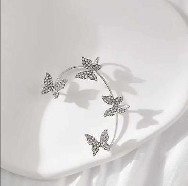 srebrne mindjuse na klipsu: Srebrni ear cuff – leptir dizajn sa kristalima komad 1300 - Elegantna — 3