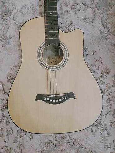 Гитары: Акустическая гитара с вырезом (cutaway), дредноут. - Форм‑фактор — 2