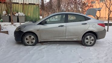 мерс седан 2004: Hyundai Solaris: 2013 г., 1.4 л, Механика, Бензин, Седан