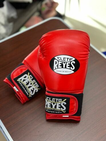 Перчатки: Перчатки боксерские Cleto Reyes Защищают кулаки от травм во время