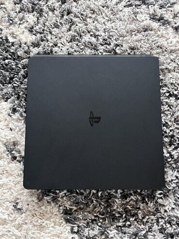 PS4 (Sony Playstation 4): Prodajem PlayStation 4 konzolu u super stanju, radi bez kočenja i — 6