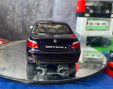 Avtomobil modelləri: Коллекционная модель BMW 545i E60 dark blue 2008 KYOSHO Scale 1:18 — 11