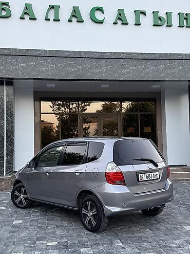 хэтчбек машина: Honda Fit: 2004 г., 1.3 л, Вариатор, Газ, Лифтбек — 4