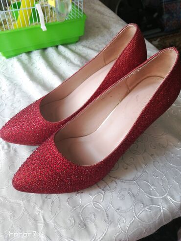 14 объявлений | lalafo.kg: Продаю шикарные туфли красного цвета, размер 38