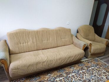 диван для гостинной: Раскладной, цвет - Бежевый, Б/у