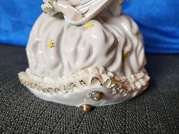 del boy figure: Nemacka nova figura dama sa mandolinom iz 70ih godina. Porcelanska — 8