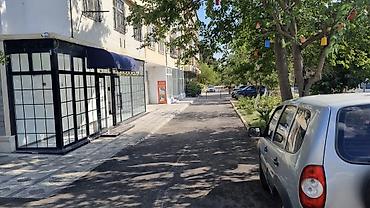 bakixanovda: Ümumi 105 kvdır 1ci mərtəbə 75 kv zirzəmi isə 30 kvdır,qarışısında — 3