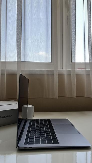 macbook air m4: Apple MacBook Air (Space Gray) – 13" seriyası Xüsusiyyətlər: - 13.3" — 2