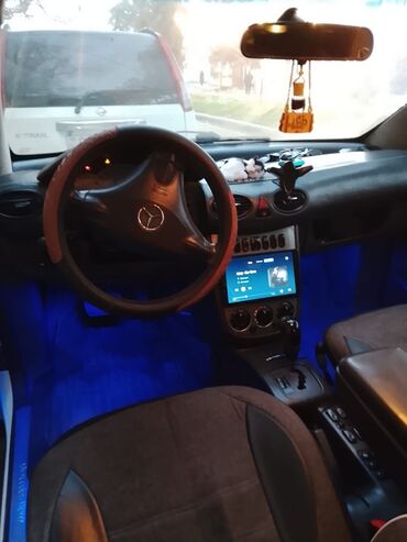 Mercedes-Benz: Mercedes-Benz A-Class A160, ağ rəngli kompakt hetçbek. Texniki və — 9