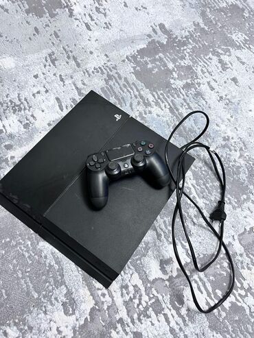 PS4 (Sony Playstation 4): Playtation 4 . 1 hefte istifade elemisem 500 manata almisam heves