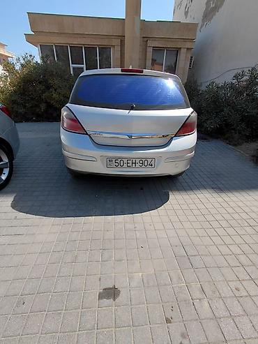 guzgu: Opel Astra H hatchback – gümüşü rəng - Kuzov: 5 qapılı hatchback, arxa — 1