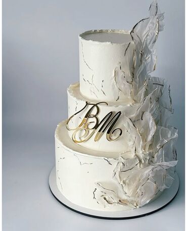 Кондитерские изделия, сладости: Детский торт, украшенный разноцветными леденцами, фигурками персонажей — 9