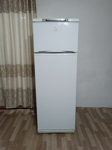 холодильник на расрочку: Холодильник Indesit, Б/у, Двухкамерный, De frost (капельный), 60 * 170 * 60