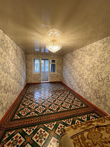 3 комнатная квартира 104 серии бишкек: 2 комнаты, 42 м², 104 серия, 2 этаж, Старый ремонт
