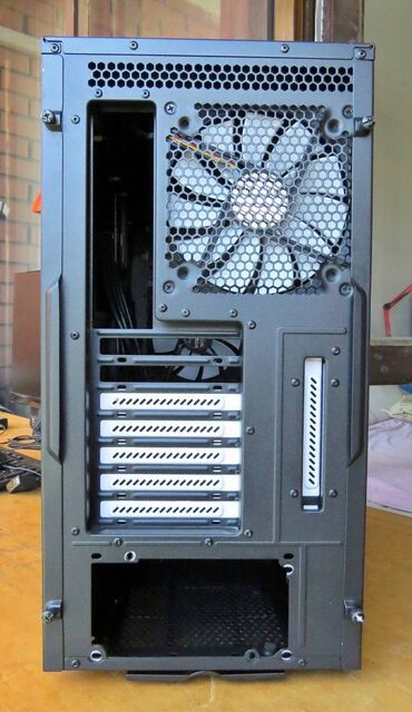 Ostali kompjuterski delovi: Fractal Design Define 4 Black Pearl Sound Proof 12kg Čelika Obloženo — 14