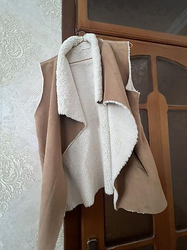 serpme: Qadınlar üçün süni kürklü jilet - Model: açıq önlü, asimmetrik — 1