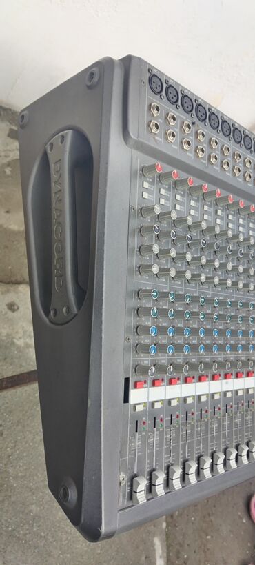 Mikşerlər: Dynacord PowerMate 1600 gücləndiricili mikser. Isteyen olsa 2 — 4