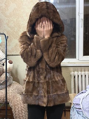 мех на капюшон: Шуба из норки с капюшоном, натуральный коричневый цвет. Особенности — 3