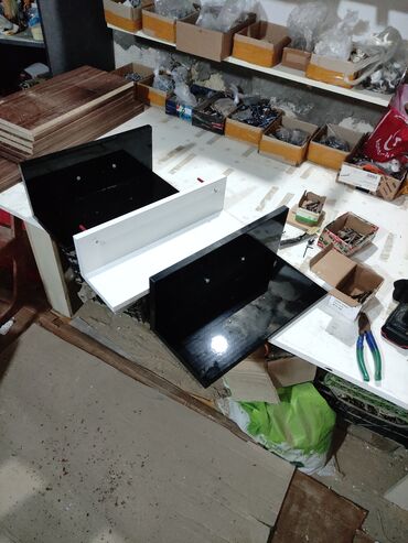 ucuz mebel mağazaları: Ref polka uzerisi laklanmis qara parlaq rengli kenarlarina pvs vurulub
