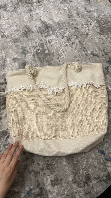 сумки для пляжа: Продаю сумку для пляжа / в отпуск 
Брала в бутике Kamea за 2000 с